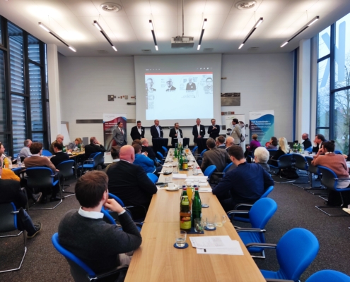 Podiumsdiskussion über Nachhaltigkeit im maritimen Offshore-Windbereich