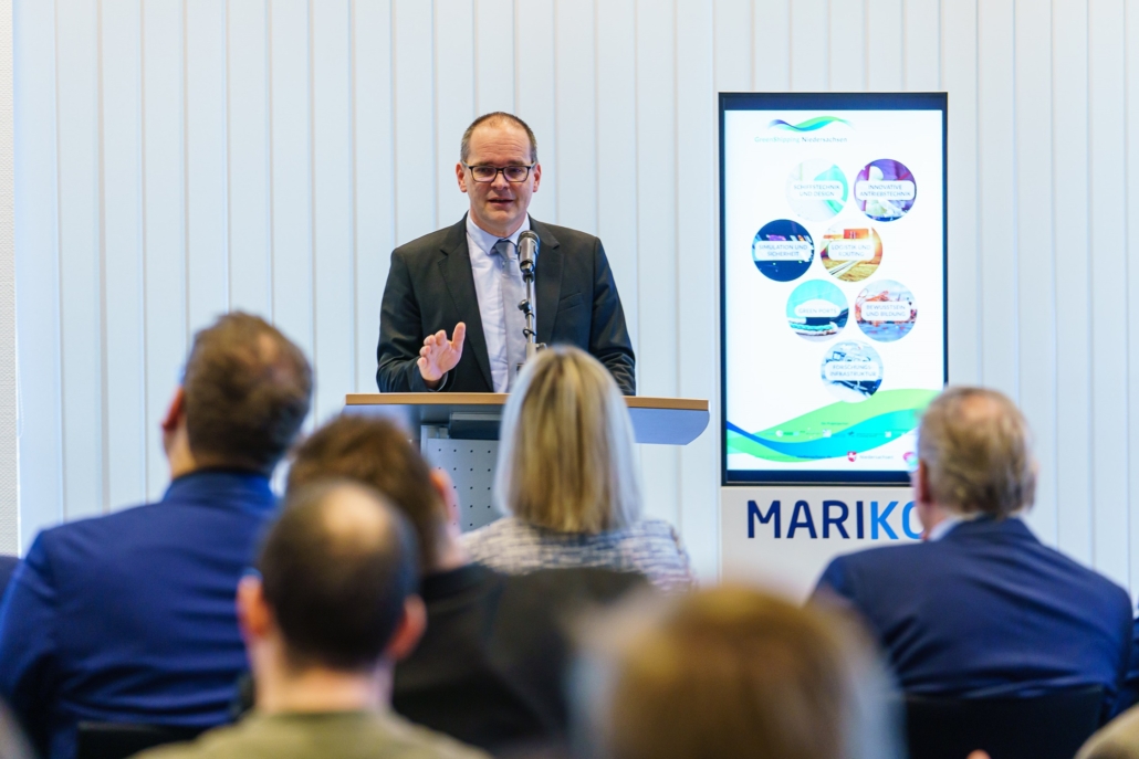 Mariko Leer - Digitale Assistenzsysteme - Minister Tonne